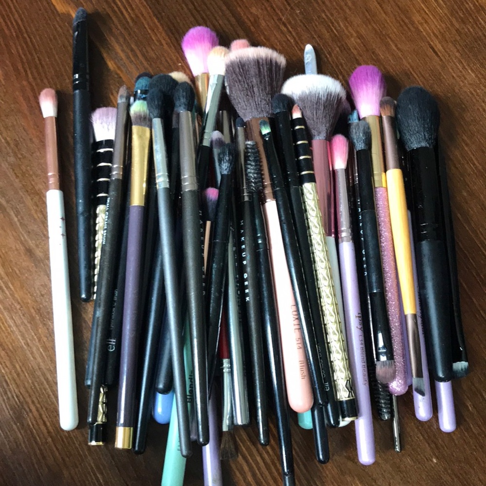 Huge Mixed-Brand Makeup Brush Collection